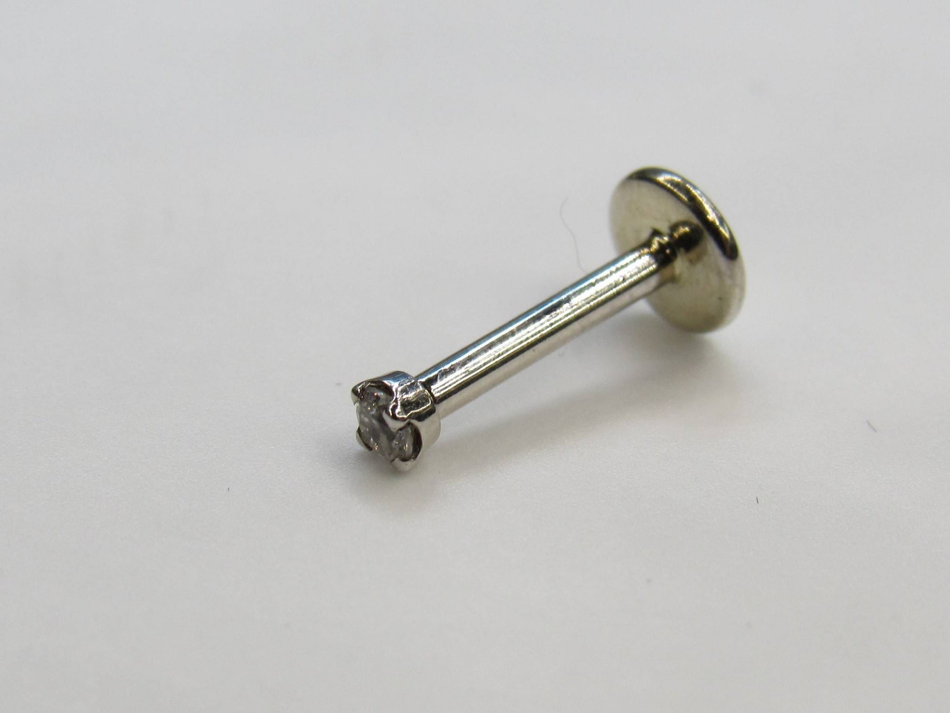 BVLA | 14k White Gold Internally Threaded Prong Set CZ Labret | 16g - Avanti Body Jewelry